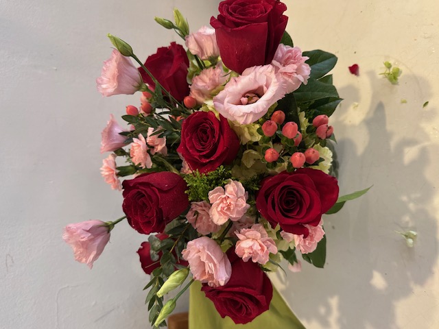 Arrangement with red and pink roses