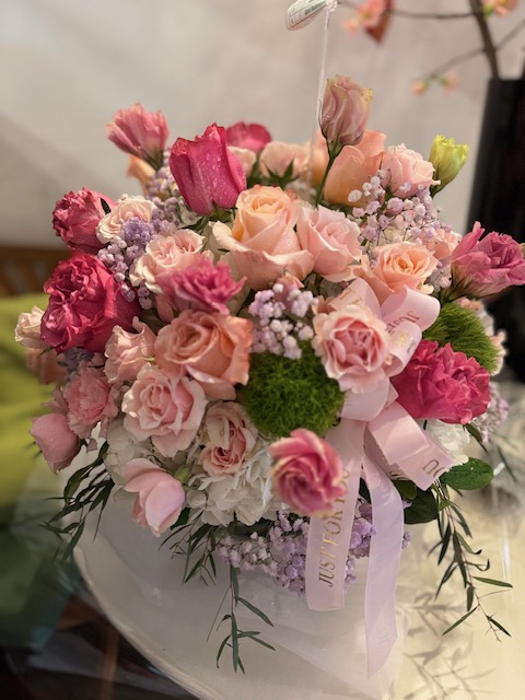 Light pink and pink roses