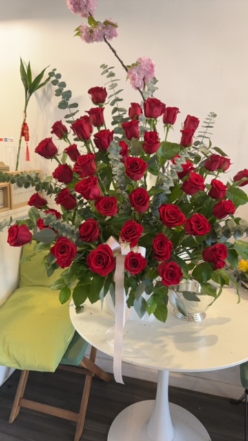 Red roses arrangement