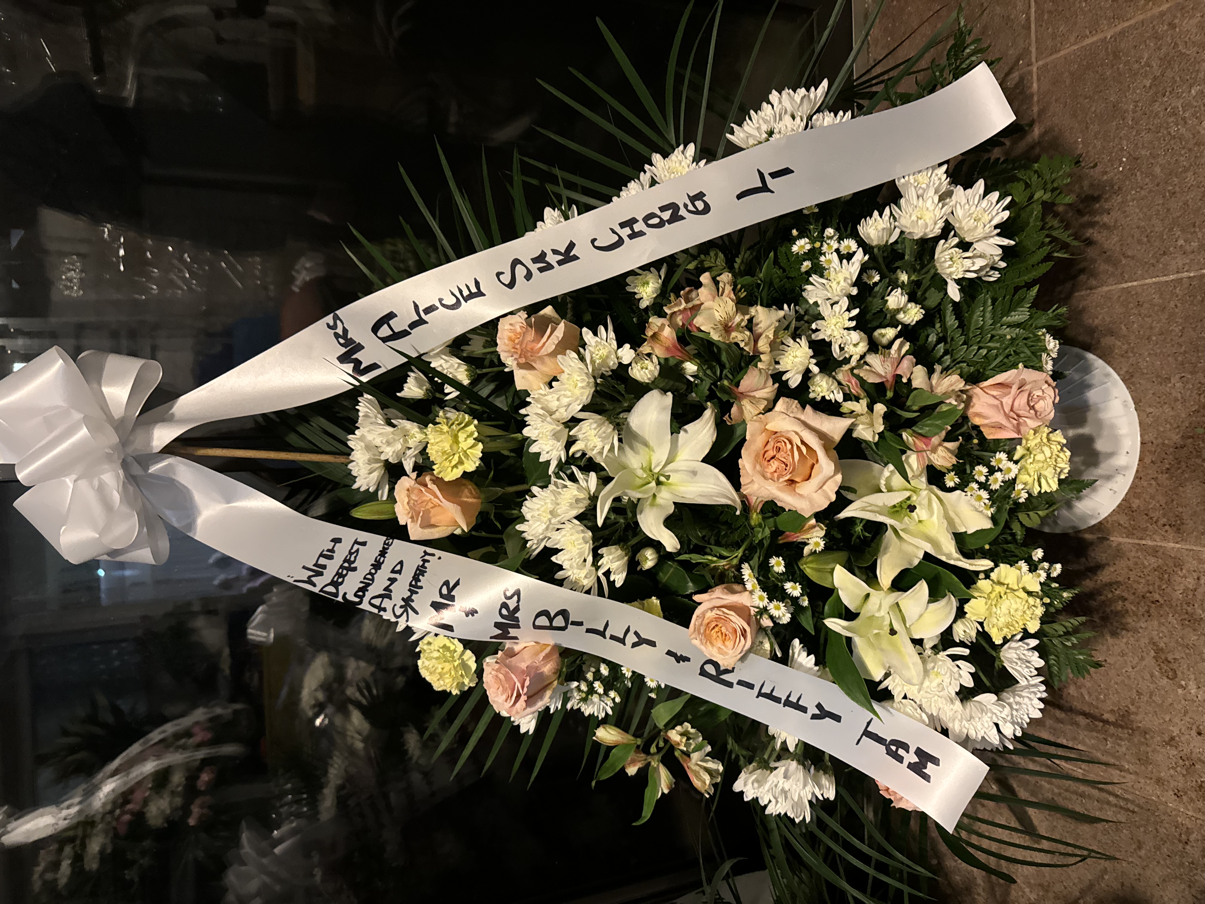 White lilies and pink roses