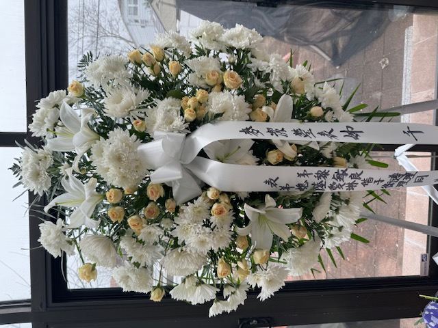 White and yellow roses