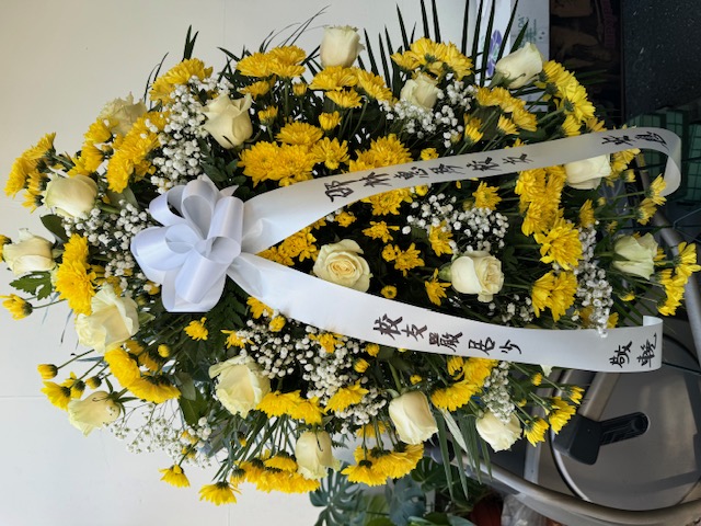 Yellow and light yellow roses